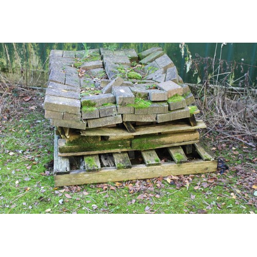 374 - Pallet, incl brick driveway blocks