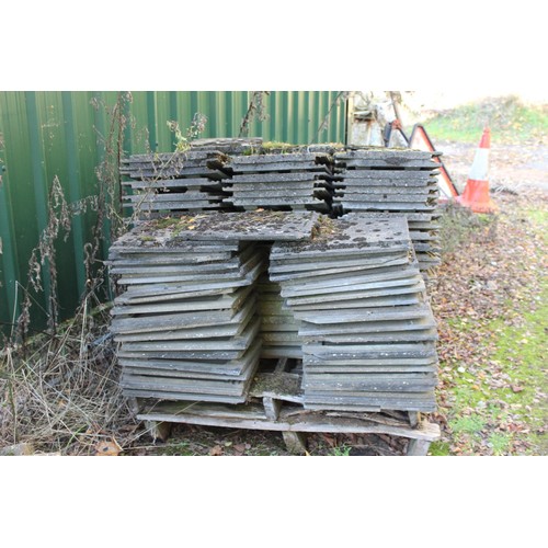 375 - Pallet, incl qty of tiles