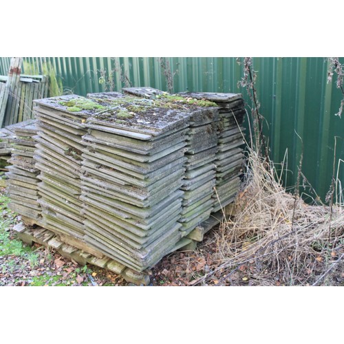 375 - Pallet, incl qty of tiles