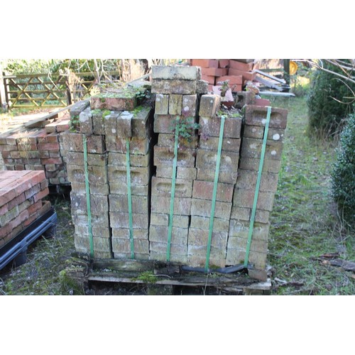 376 - 2 x pallets of bricks