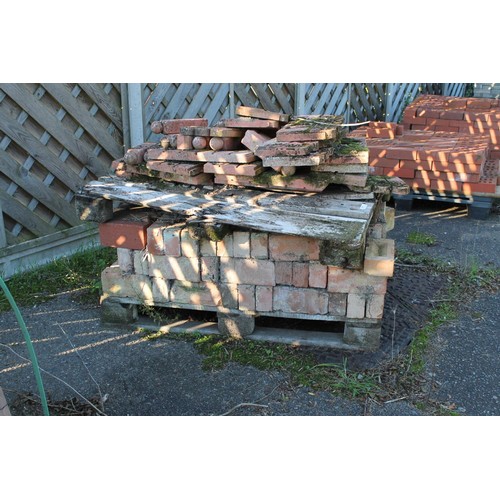 381 - Pallet of bricks