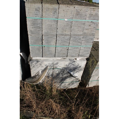 393 - 2 x pallets of grey breezeblocks