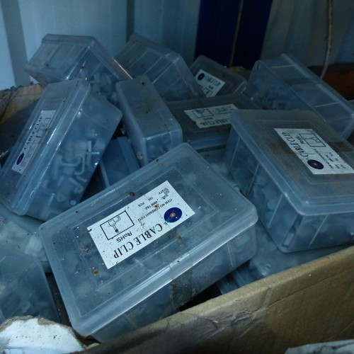 422 - 2 x boxes of various cable clips