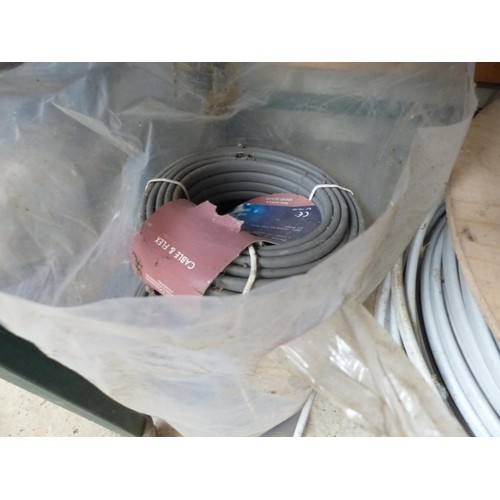 503 - Box & bag, incl various cable wire etc