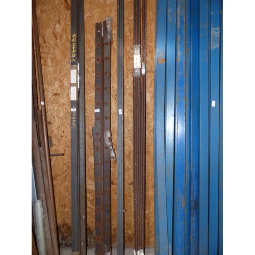 529 - 6 long lengths of box steel 1/4 square