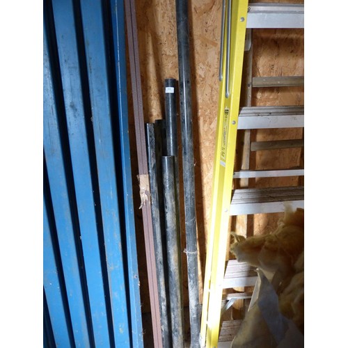 532 - 2 x long lengths of 1/4” square bar & 6 x short lengths of round tubing