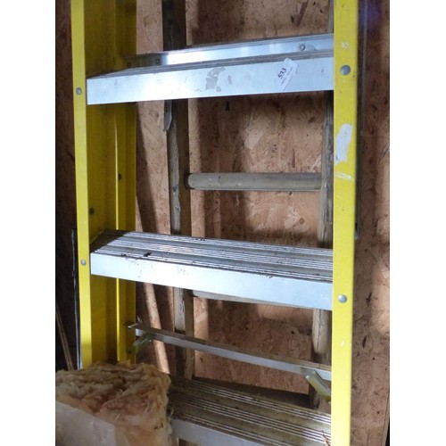 533 - 8 tread electricians stepladder & wooden ladder