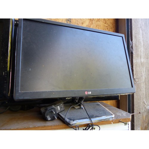 551 - 4 x TVs & monitors – to be tested rewired and installed by qualified electrician