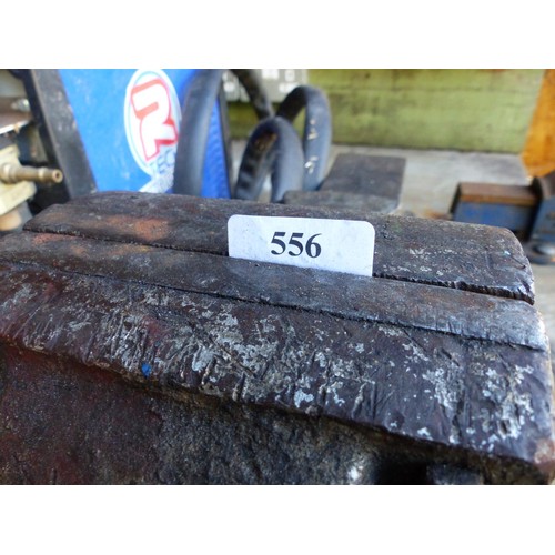 556 - Large bench vice