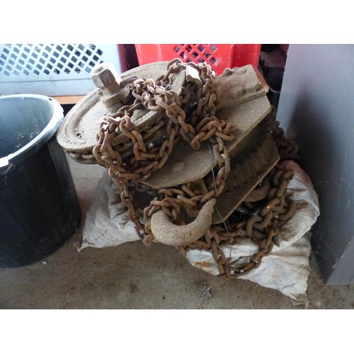 567 - Bucket of chains & various chains, hand winch etc