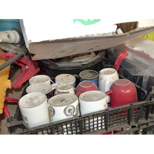 577 - 2 x pallets of various misc items, incl hessian, ceiling loft hatches etc – all electricals to be te... 