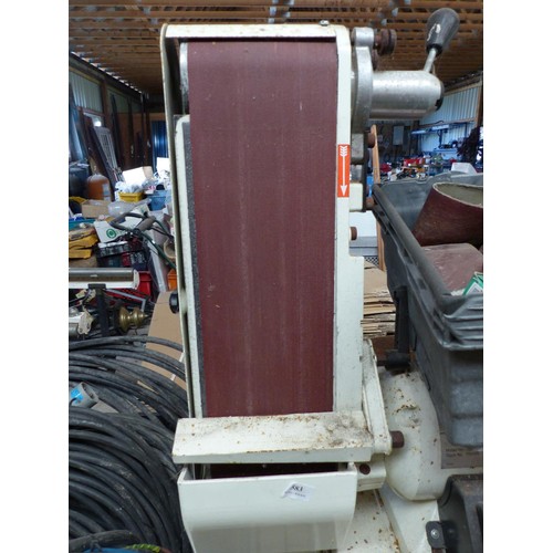 583 - Jet belt sander/disc grinder &  a box of sandpaper – passed electric pat test-to be rewired installe... 