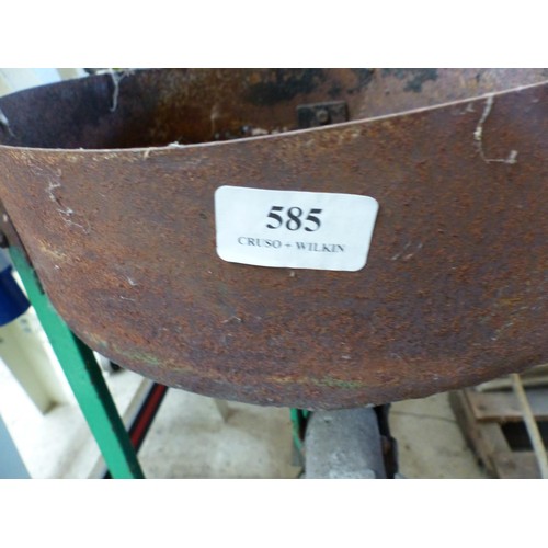 585 - Small portable forge – to be tested installed and rewired by qualified electrician