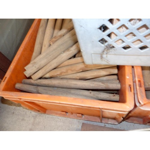 591 - 2 x crates of wooden handles, box of scrapes & 2 scrapes with handles