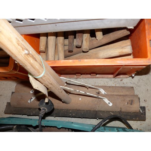 591 - 2 x crates of wooden handles, box of scrapes & 2 scrapes with handles