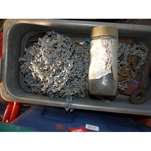 596 - Qty of various misc items, incl galvanised bucket, sawblades, screws, metal etc