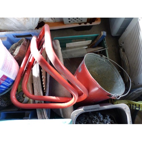 596 - Qty of various misc items, incl galvanised bucket, sawblades, screws, metal etc