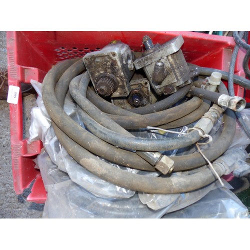 599 - 2 crates of various hydraulic pipe