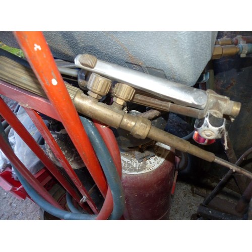 600 - Small Oxy Acetylene barrow & various nozzles & torches guns etc