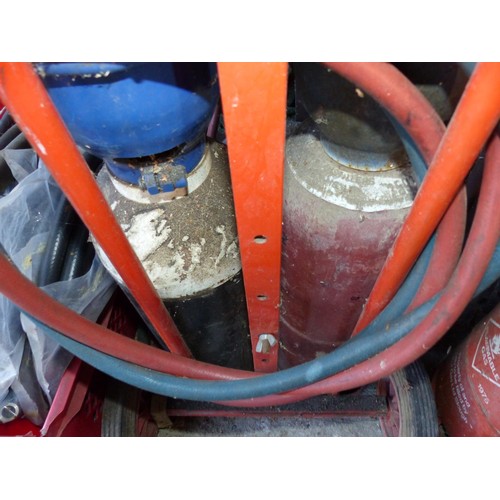 600 - Small Oxy Acetylene barrow & various nozzles & torches guns etc