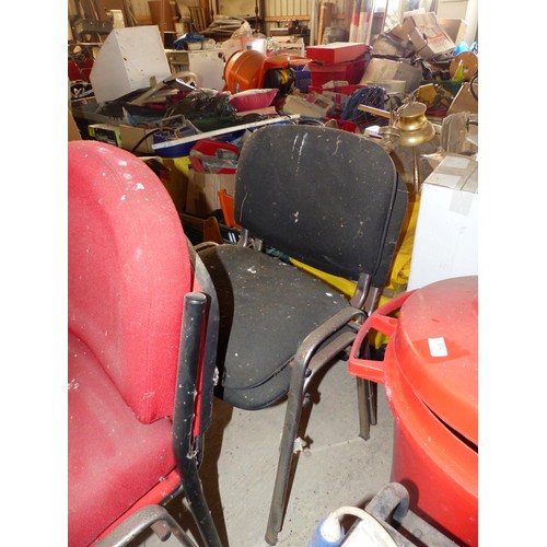 630 - 2 x red office chairs & 2 x Black office chairs