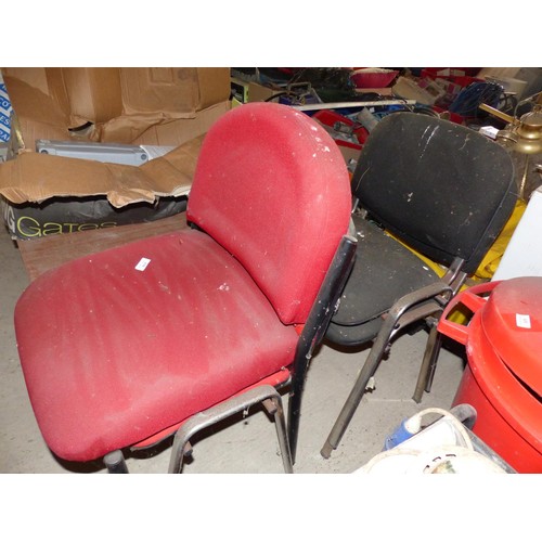 630 - 2 x red office chairs & 2 x Black office chairs