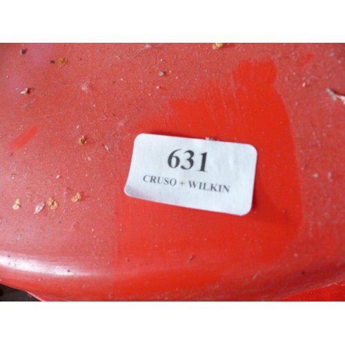 631 - Red lid dustbin, incl coil of rope