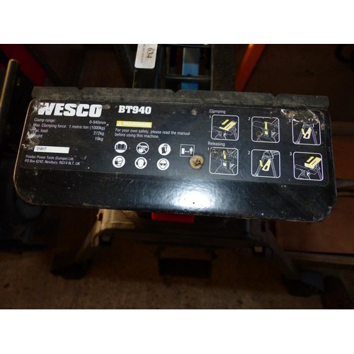 634 - Wesco folding clamp stand