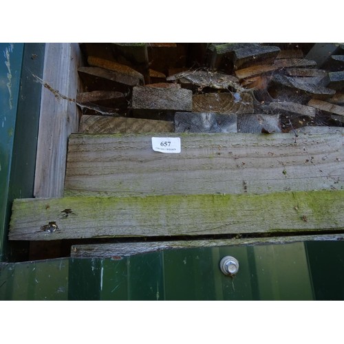 657 - Large bundle of various timber