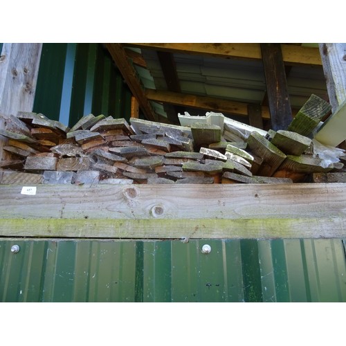 657 - Large bundle of various timber