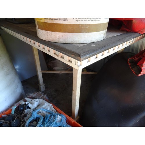 662 - Qty of misc, incl lorry sheets, table, water pipe connections, trampoline base etc