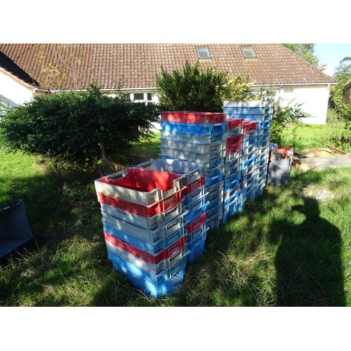 677 - Large qty of various stacking crates