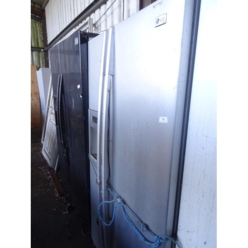 700 - L G American style fridge freezer sold as spares