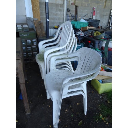 717 - 5 x white garden chairs