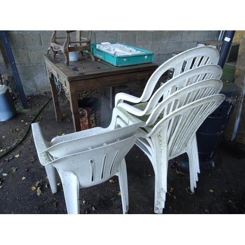 717 - 5 x white garden chairs