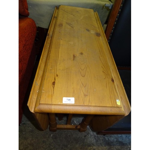 748 - Pine drop leaf table