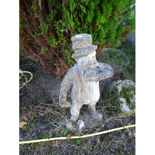 817 - Concrete man drinking garden ornament