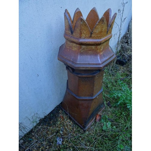 818 - Large crown chimney pot