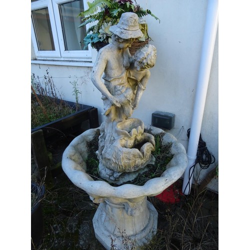 831 - Garden fountain ornament (plastic)