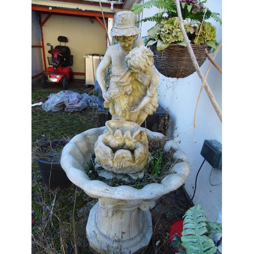 831 - Garden fountain ornament (plastic)