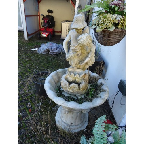 831 - Garden fountain ornament (plastic)