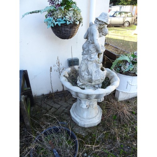 831 - Garden fountain ornament (plastic)