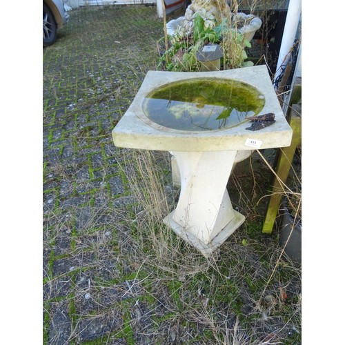 833 - Modern bird bath garden ornament