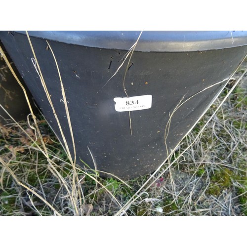 834 - 8 x large plastic plant tubs