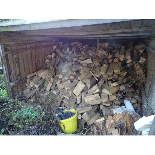 837 - Large qty of firewood