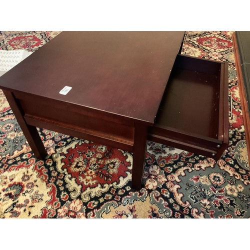 781 - Small coffee table with 2 drawers