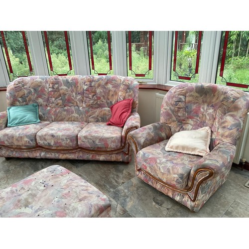 789 - Sofa suite comprising of 2 x 3-seater sofas, 2 chairs & a pouffe