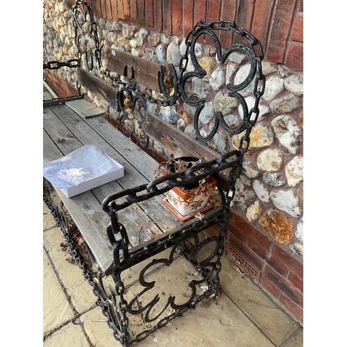 795 - Horseshoe & chain garden bench