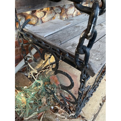 795 - Horseshoe & chain garden bench