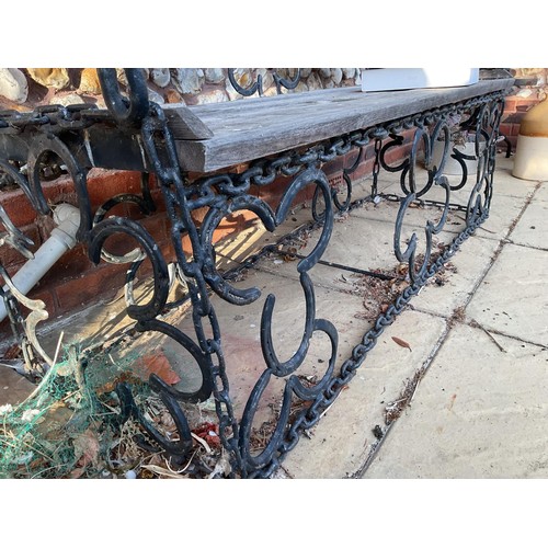 795 - Horseshoe & chain garden bench